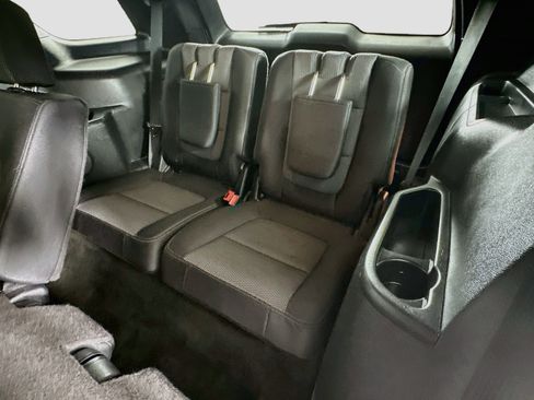 Used 2016 Ford Explorer XLT w/ Equipment Group 201A AWD/4WD image 29