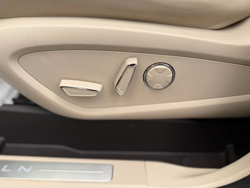 Used 2019 Lincoln MKC Select w/ Select Plus Package AWD/4WD image 27