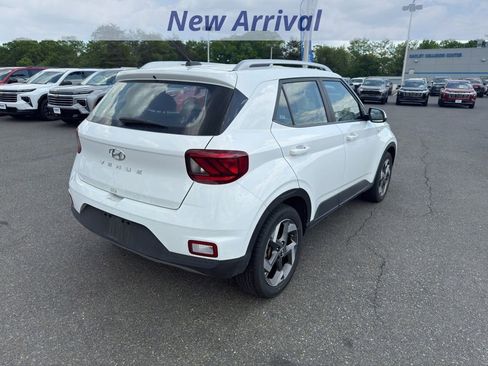 Used 2025 Hyundai Venue SEL FWD image 3