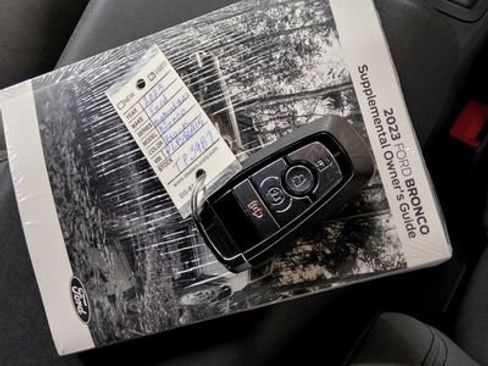 Used 2023 Ford Bronco Big Bend w/ Sasquatch Package image 19