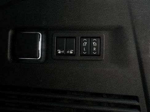 Used 2025 GMC Yukon XL Denali image 44