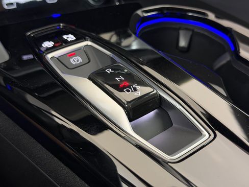 Used 2025 Audi Q5 Premium w/ Convenience Package image 27