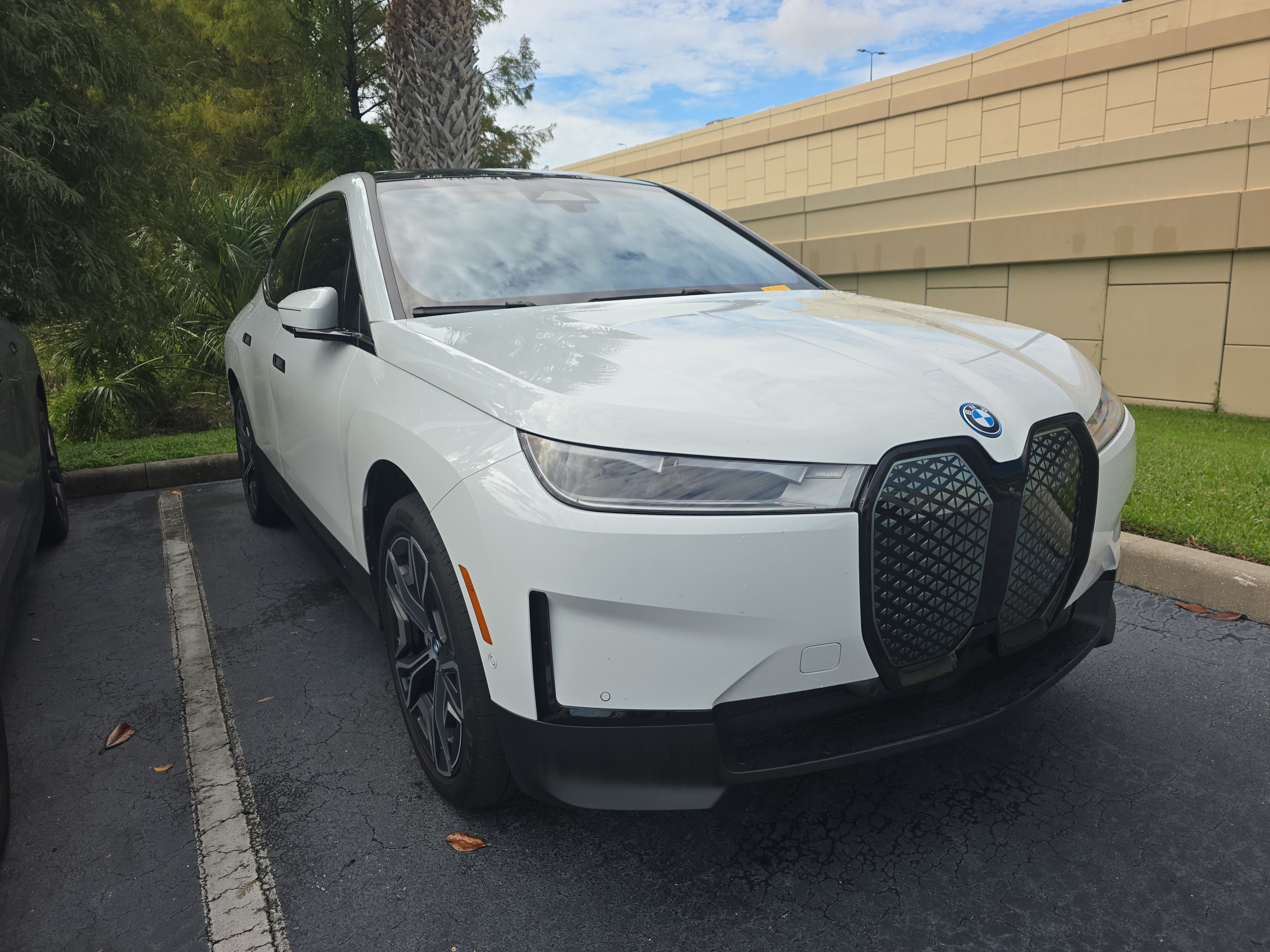 Certified 2024 BMW iX xDrive50 w/ Luxury Package AWD/4WD image 1