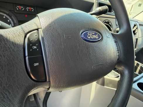 Used 2011 Ford E-350 and Econoline 350 XLT RWD image 29
