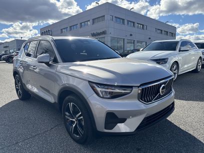 Used 2025 Volvo XC40 B5 Core