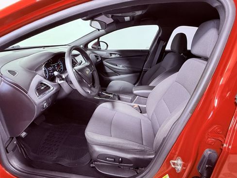 Used 2017 Chevrolet Cruze LT w/ Convenience Package FWD image 9