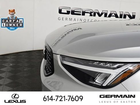 Used 2025 Volvo XC40 B5 Plus AWD/4WD image 15