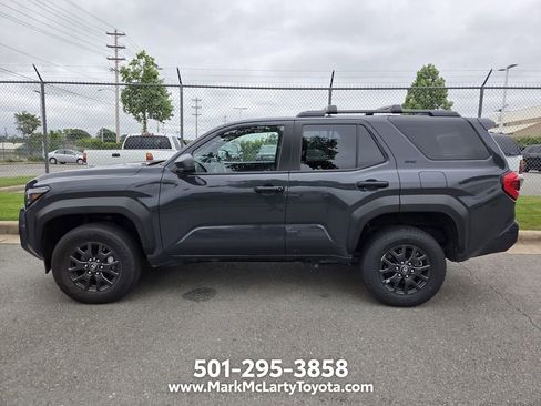 Used 2025 Toyota 4Runner SR5 AWD/4WD image 6
