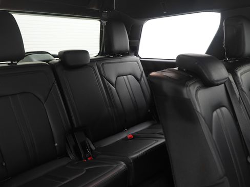 Used 2020 Ford Expedition Limited image 12