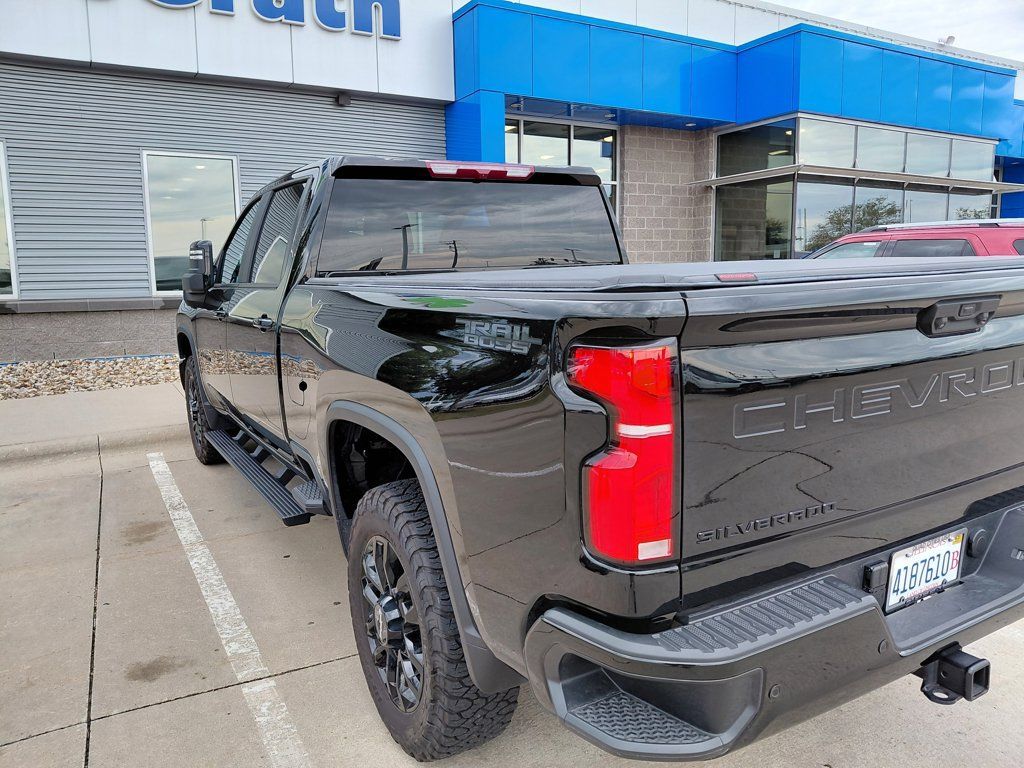 Used 2025 Chevrolet Silverado 2500 LT w/ Trail Boss Package AWD/4WD image 4