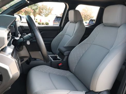 Used 2025 Toyota Tacoma SR5 AWD/4WD image 28