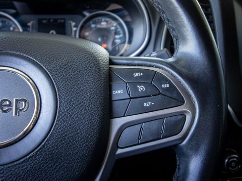 Used 2019 Jeep Cherokee Latitude Plus image 31