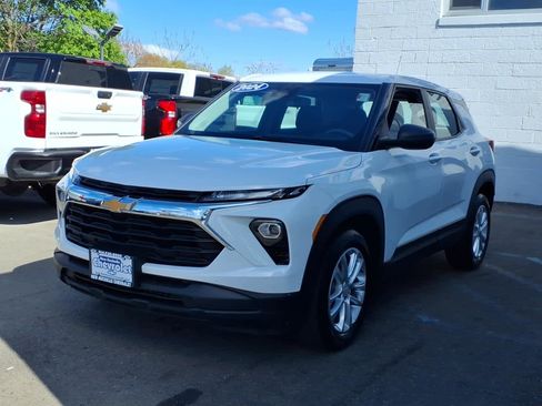 Used 2024 Chevrolet TrailBlazer LS w/ LS Confidence Package FWD image 3