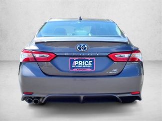 Used 2020 Toyota Camry SE FWD video 3