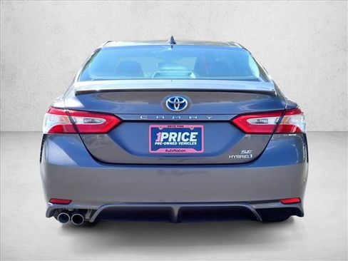 Used 2020 Toyota Camry SE FWD image 3