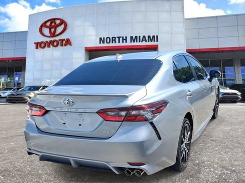 Used 2024 Toyota Camry SE w/ Convenience Package FWD image 4