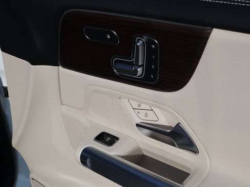 New 2026 Mercedes-Benz GLB 250 4MATIC image 14