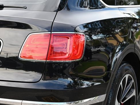 Used 2019 Bentley Bentayga AWD/4WD image 14
