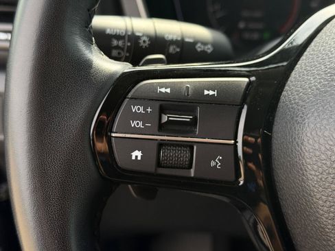 Used 2025 Honda Pilot EX-L image 18