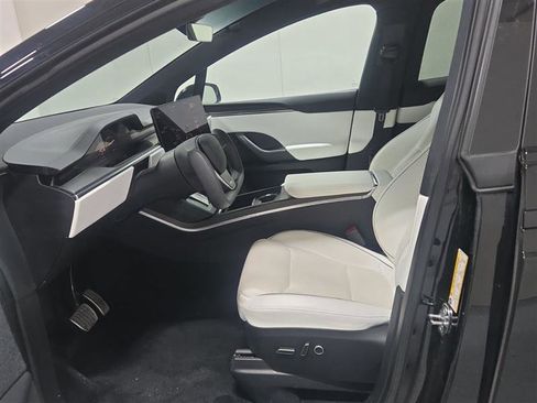 Used 2023 Tesla Model X Plaid image 8