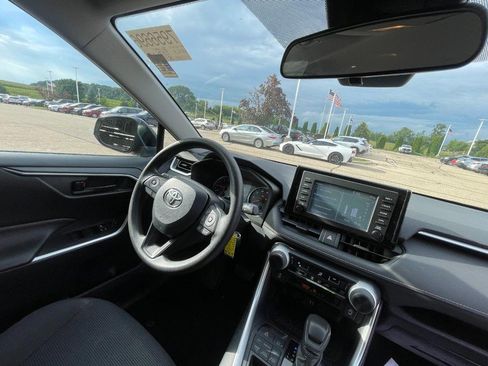 Used 2019 Toyota RAV4 LE w/ Carpet Mat Package AWD/4WD image 6