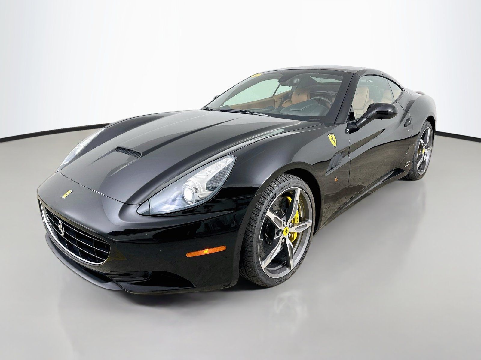 Used 2014 Ferrari California RWD image 1