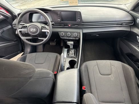 Used 2024 Hyundai Elantra SE FWD image 7