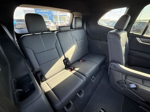 Used 2024 GMC Acadia Elevation image 29