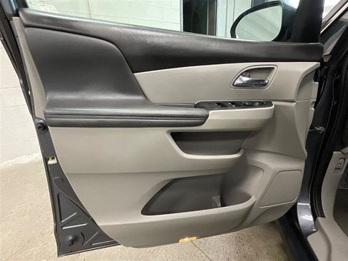 Used 2017 Honda Odyssey SE image 10