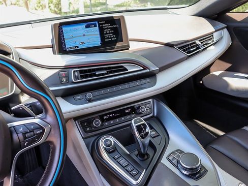 Used 2017 BMW i8 image 27