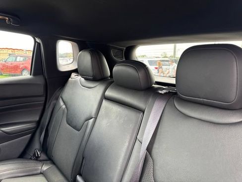 Used 2025 Jeep Compass Trailhawk AWD/4WD image 18