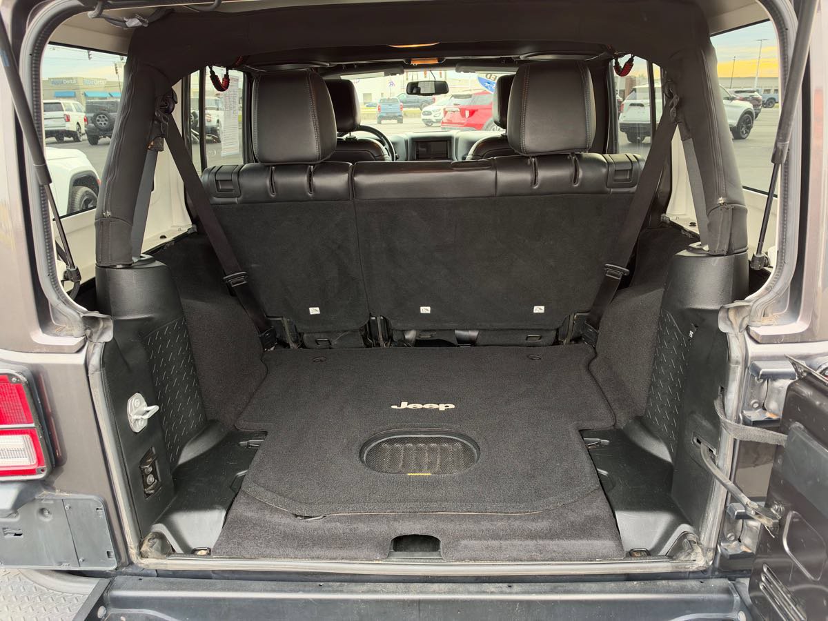 Used 2017 Jeep Wrangler Unlimited Sahara AWD/4WD image 11