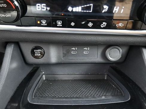 Used 2024 Nissan Rogue SV image 21