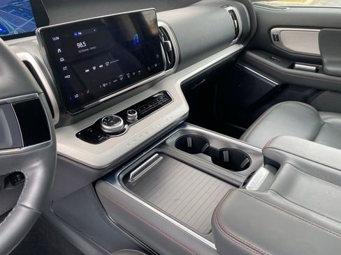 Used 2025 Ford Expedition Active image 24