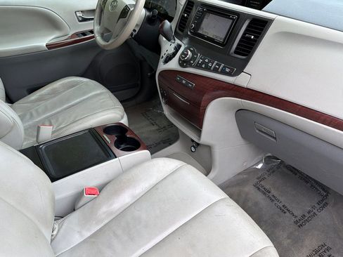 Used 2013 Toyota Sienna XLE AWD/4WD image 15