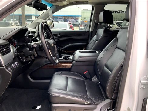Used 2020 Chevrolet Suburban LT image 8