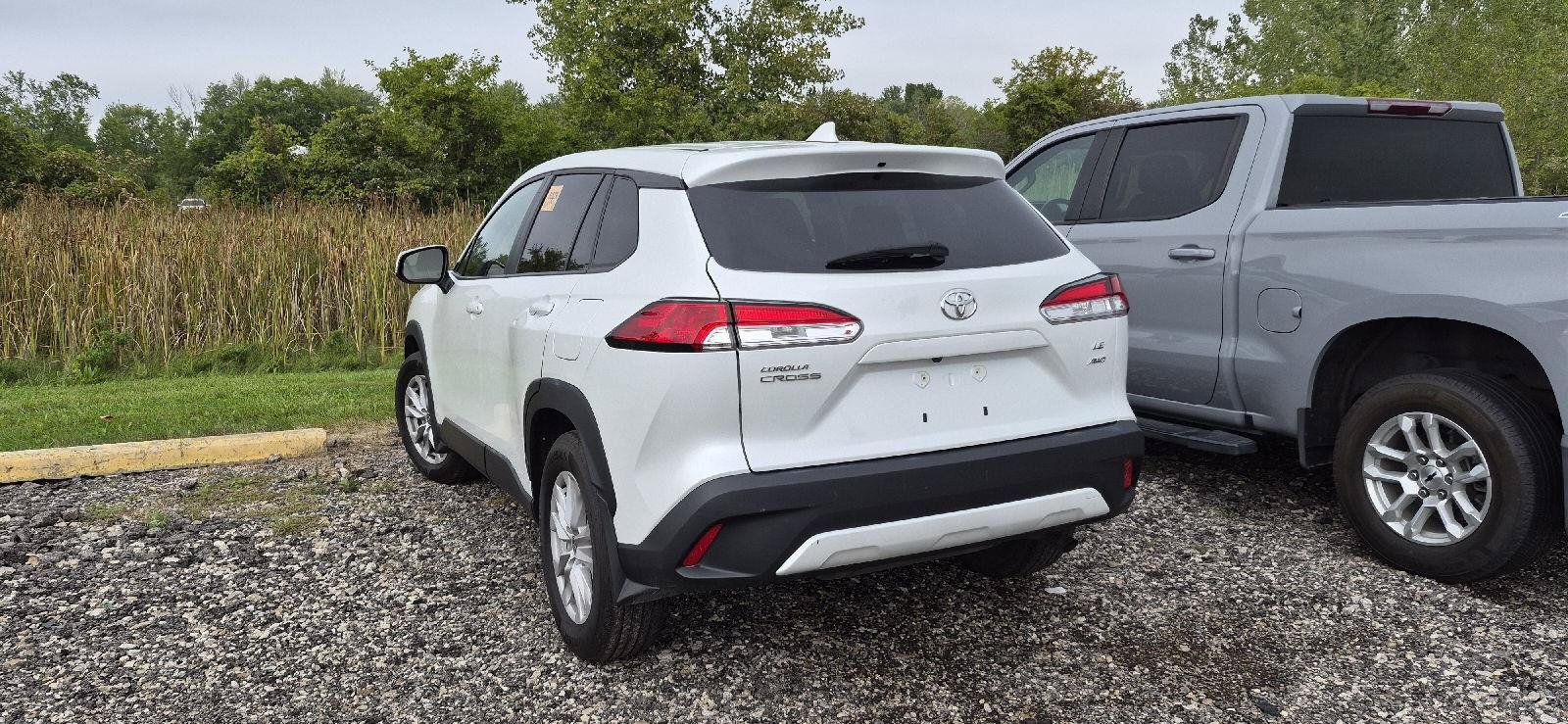 Used 2022 Toyota Corolla Cross LE AWD/4WD image 4
