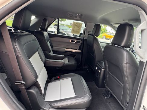 Used 2023 Ford Explorer XLT w/ Equipment Group 202A AWD/4WD image 33