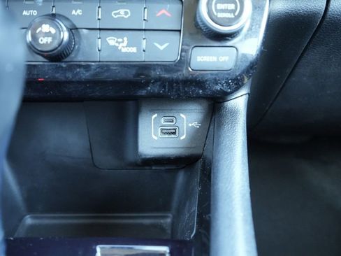 Used 2022 Jeep Compass Limited image 34