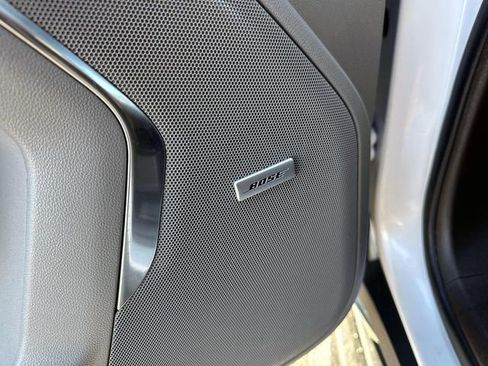 Used 2022 GMC Yukon SLT w/ SLT Premium Package image 18