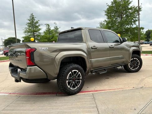 Used 2025 Toyota Tacoma TRD Sport image 6