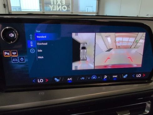 New 2026 Chevrolet Traverse LT w/ Driver Confidence Package AWD/4WD image 24