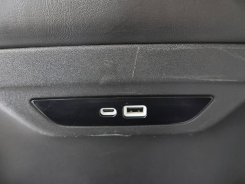 Used 2024 Chrysler Pacifica Touring-L FWD image 36