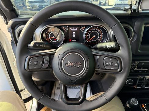 Used 2023 Jeep Gladiator Sport image 15