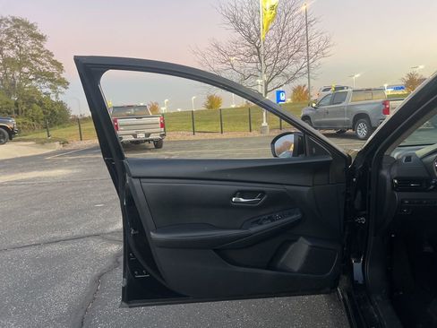 Used 2024 Nissan Sentra SV image 8