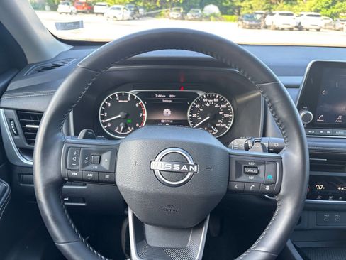 Used 2025 Nissan Rogue SV AWD/4WD image 36