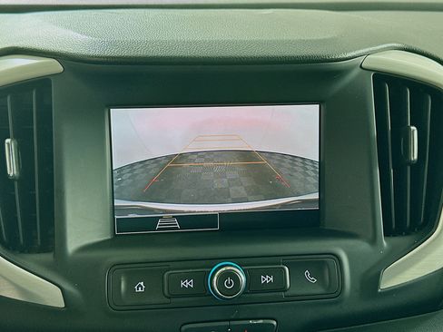 Used 2024 GMC Terrain SLE FWD image 22