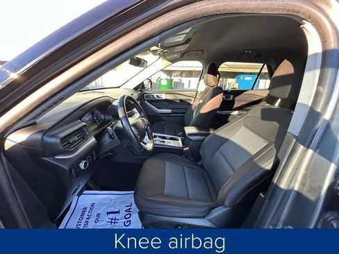Used 2022 Ford Explorer XLT image 30