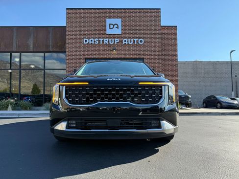 Used 2025 Kia Carnival SX image 2