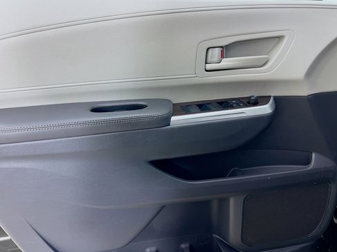 Used 2021 Toyota Sienna LE image 18